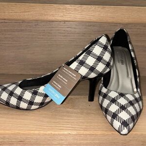 BNWT Black and white heels